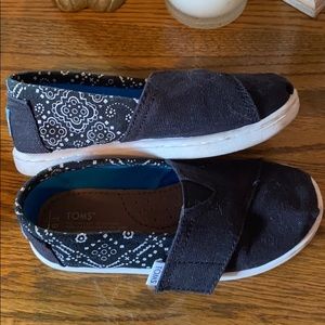 Tiny Toms toddler size 9